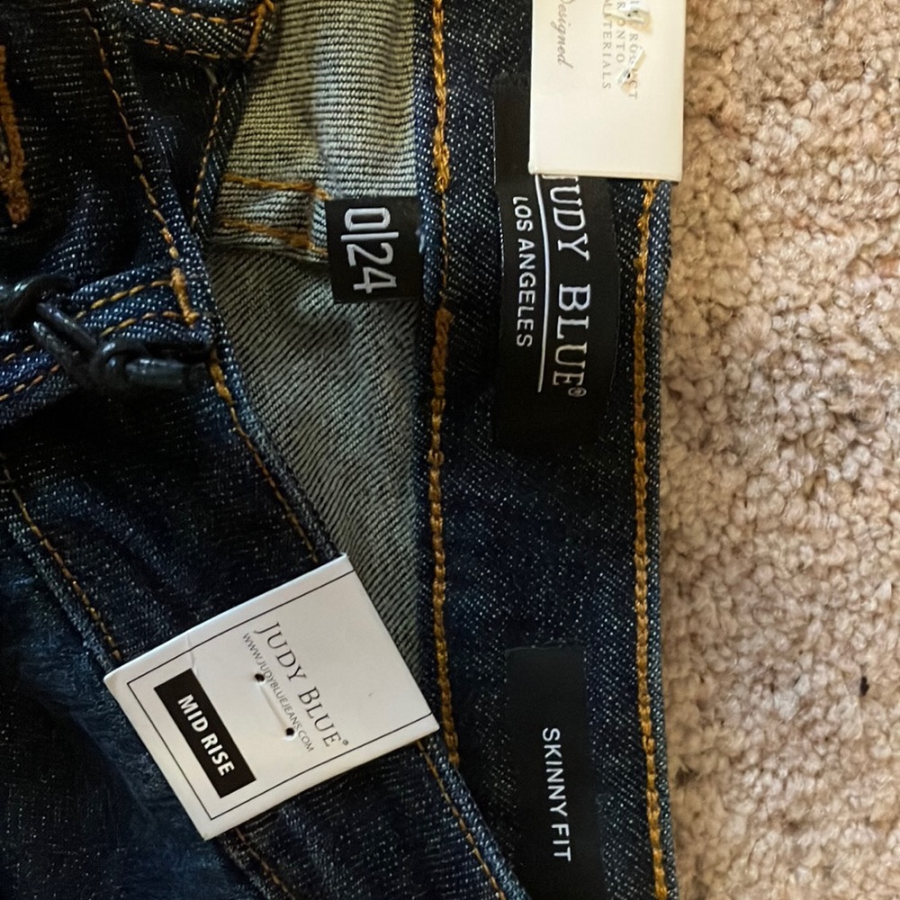 Brand new with tags,never worn Judy Blue mid rise skinny fit size 0/24